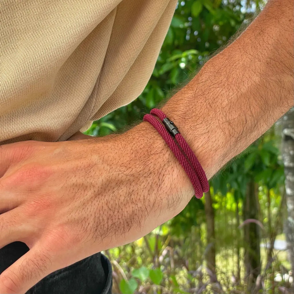 Pulseira Ravien com textura suave e magnetismo de alta fixação