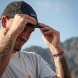 Pulseira minimalista e resistente com design ergonômico