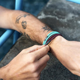 Pulseira minimalista e resistente com design ergonômico