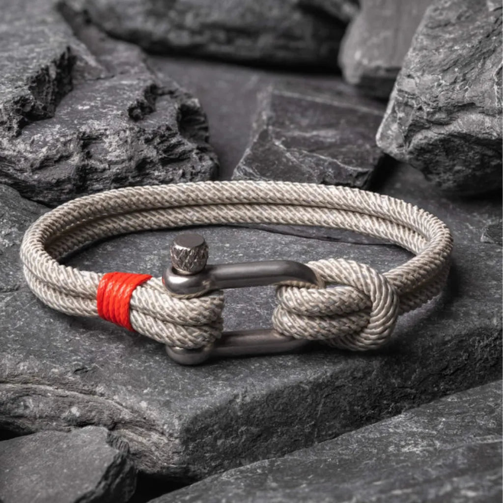 Pulseira Avalon Ravien com corda trançada e fecho em âncora