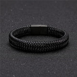 Detalhe do acabamento premium da pulseira Forge Ravien