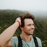 Pulseira minimalista e resistente com design ergonômico