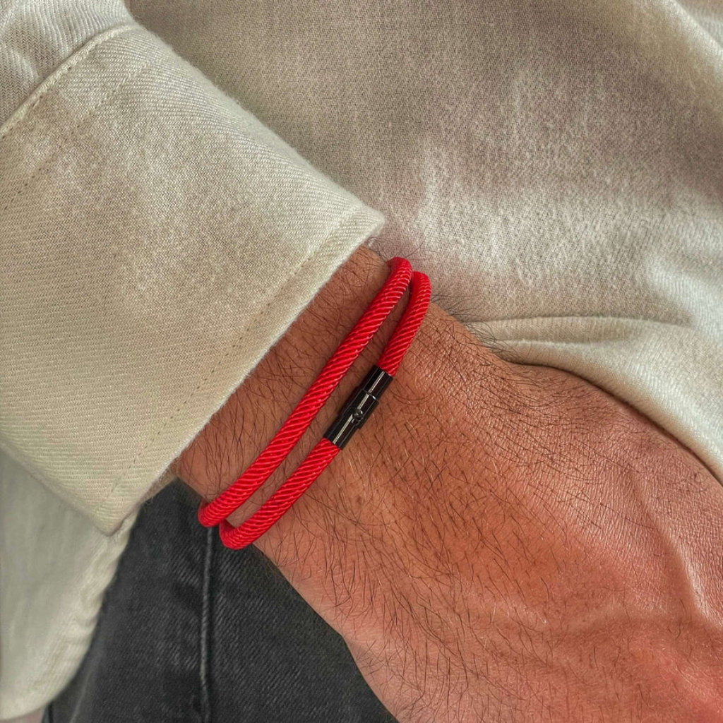 Pulseira Ravien com textura suave e magnetismo de alta fixação