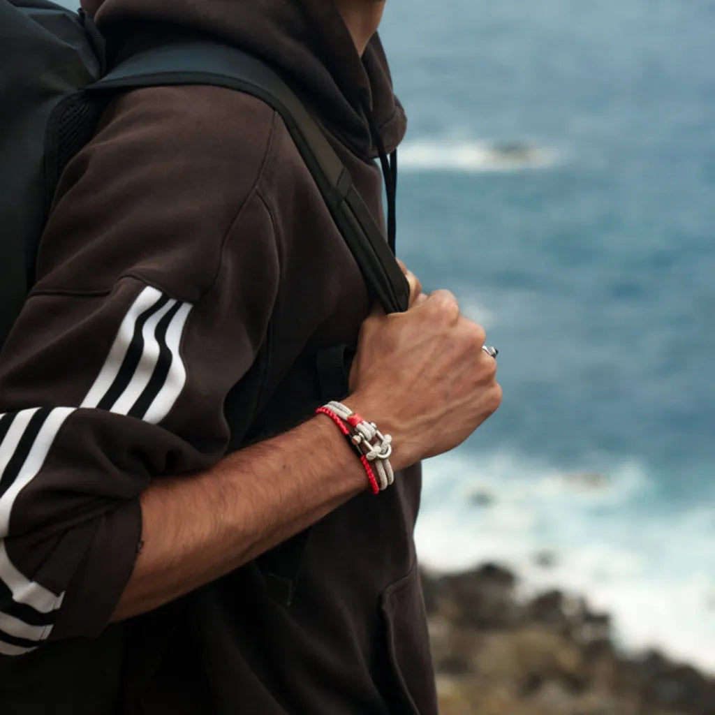 Vista da pulseira de corda com design casual e moderno