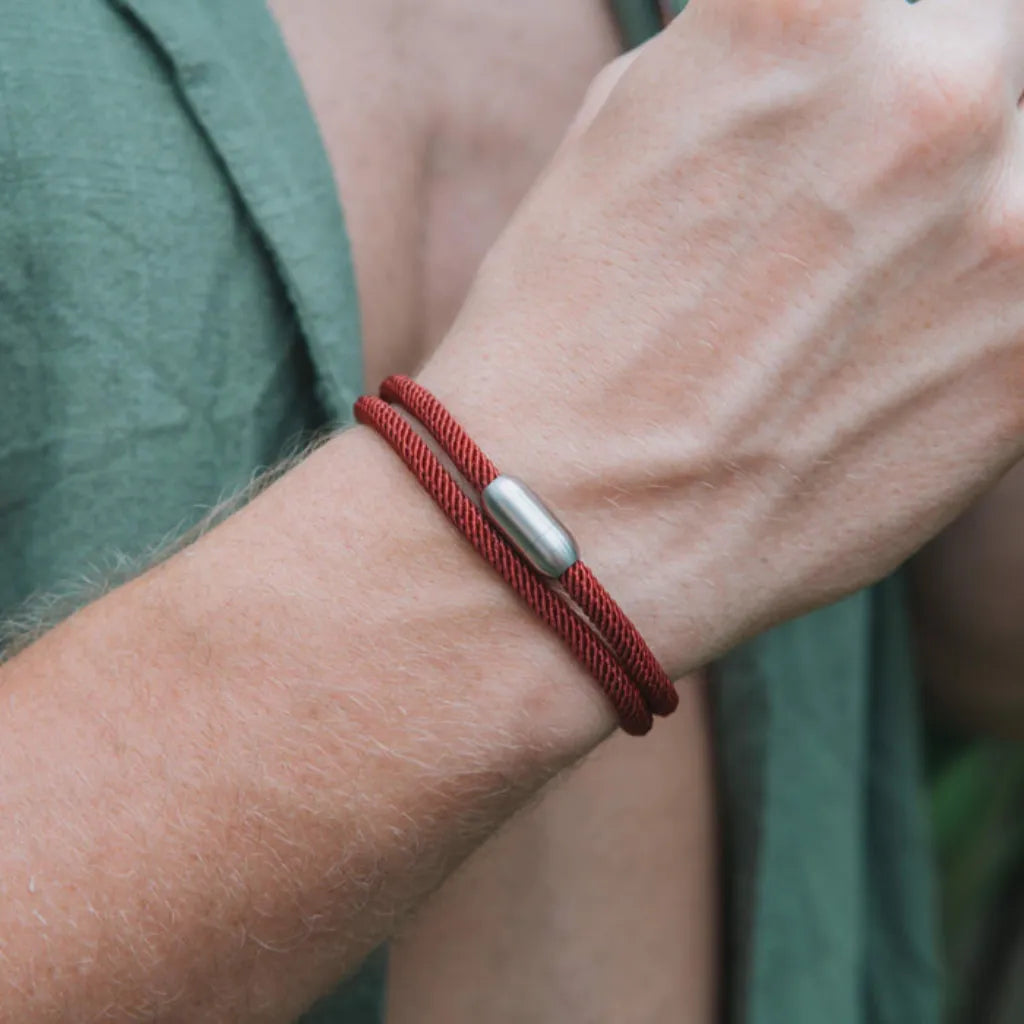 Pulseira com corda de nylon e couro para uso casual e esportivo