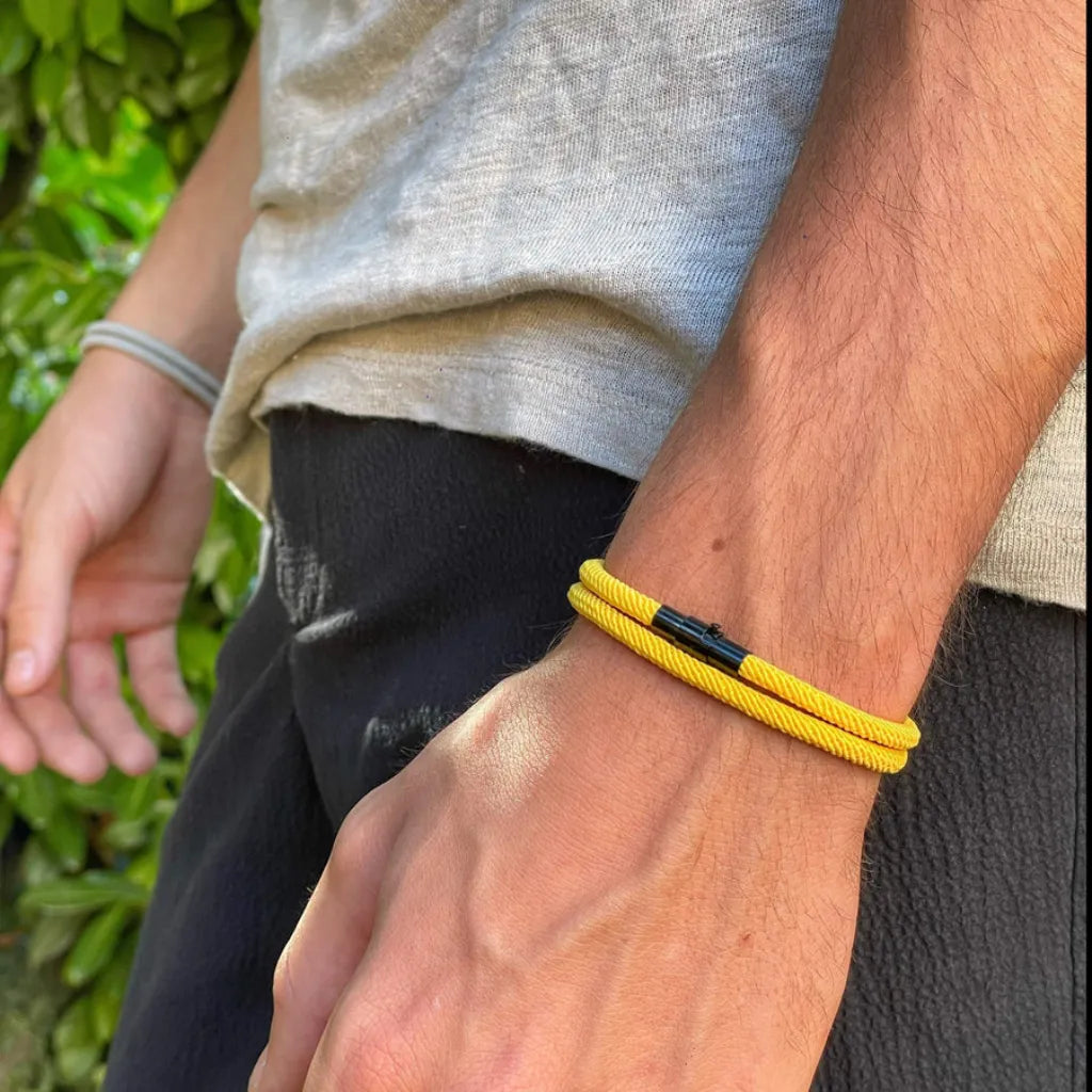 Pulseira Knox Ravien amarela com corda trançada e fecho magnético