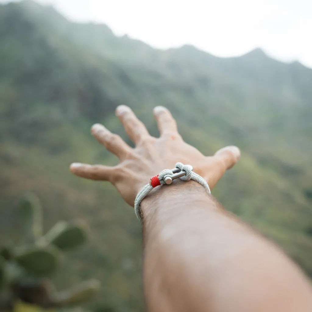 Pulseira Avalon Ravien com corda trançada e fecho em âncora