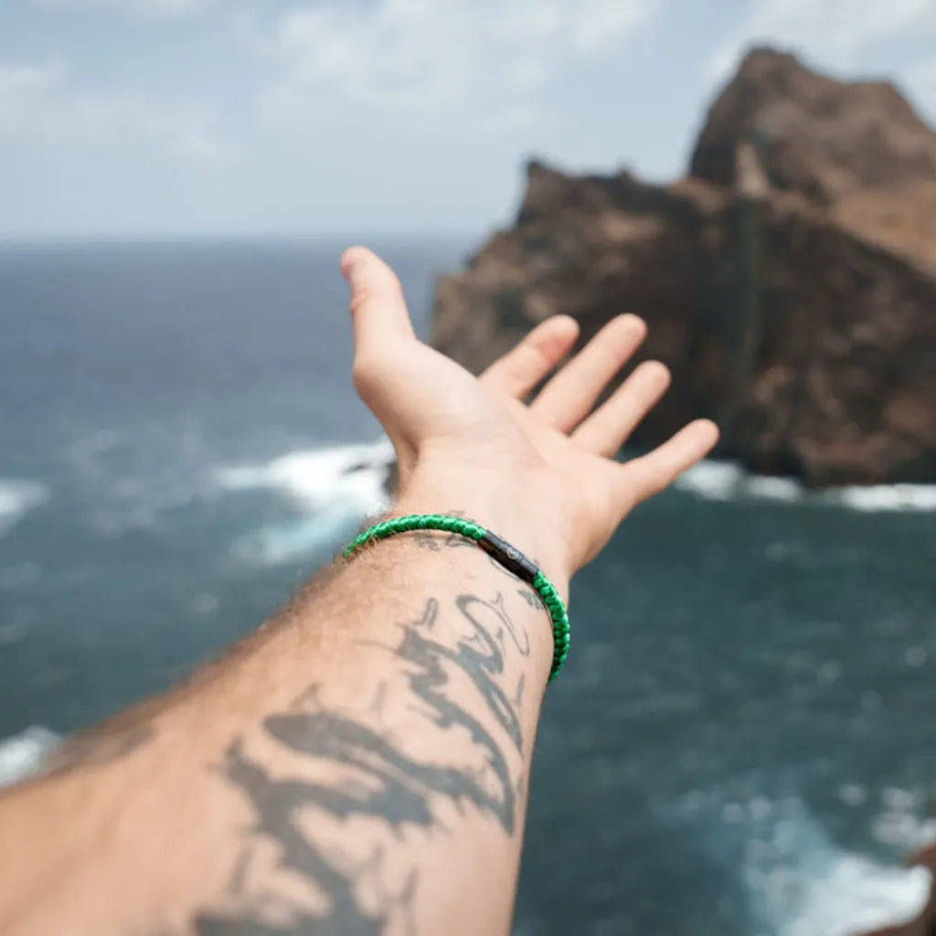 Acessório masculino leve com estilo minimalista e seguro