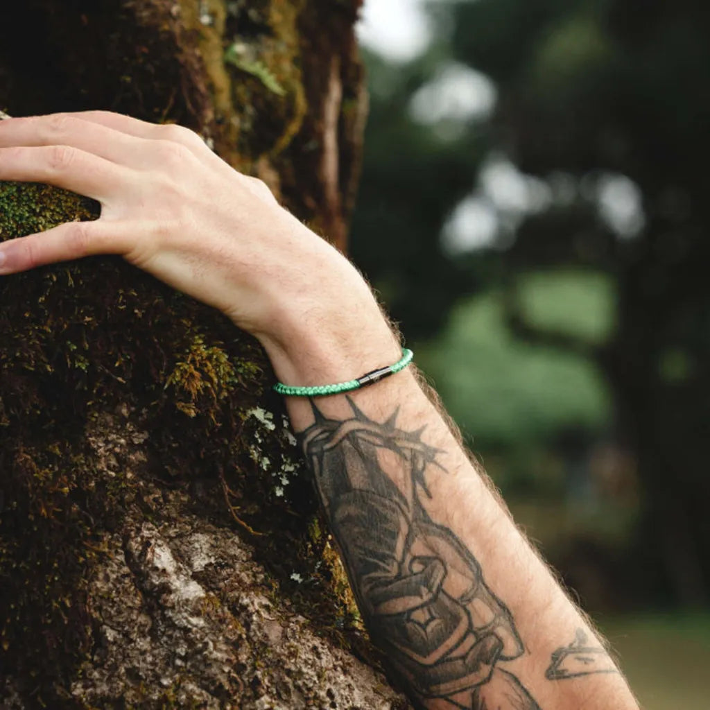Pulseira Tide Ravien com corda reciclada e fecho magnético