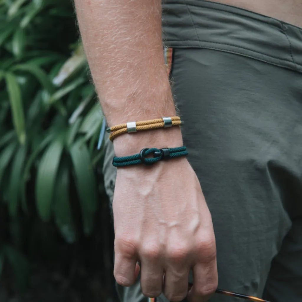 Pulseira masculina verde Siena com textura premium e encaixe seguro